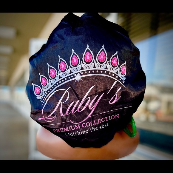 The Deluxe Bonnet - Picture 3 of 5